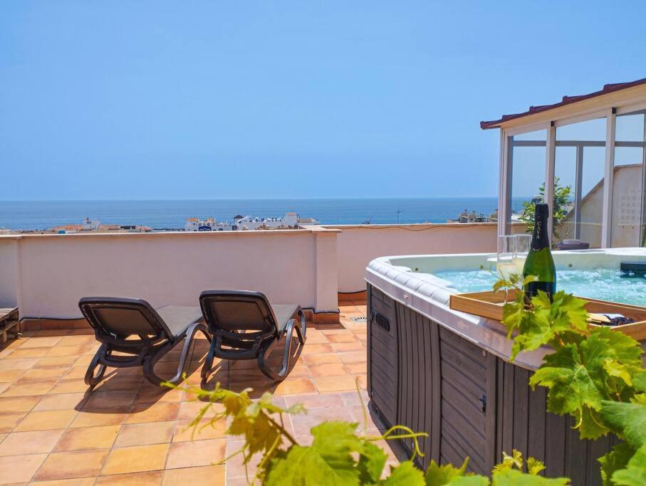 ネルハPenthouse With Jacuzzi And Spectacular Sea Viewsアパートメント エクステリア 写真