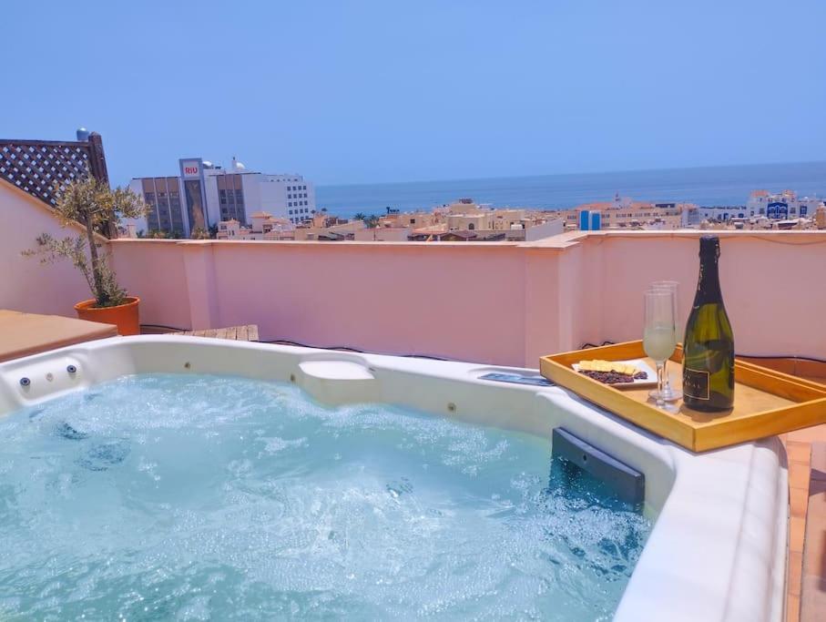 ネルハPenthouse With Jacuzzi And Spectacular Sea Viewsアパートメント エクステリア 写真