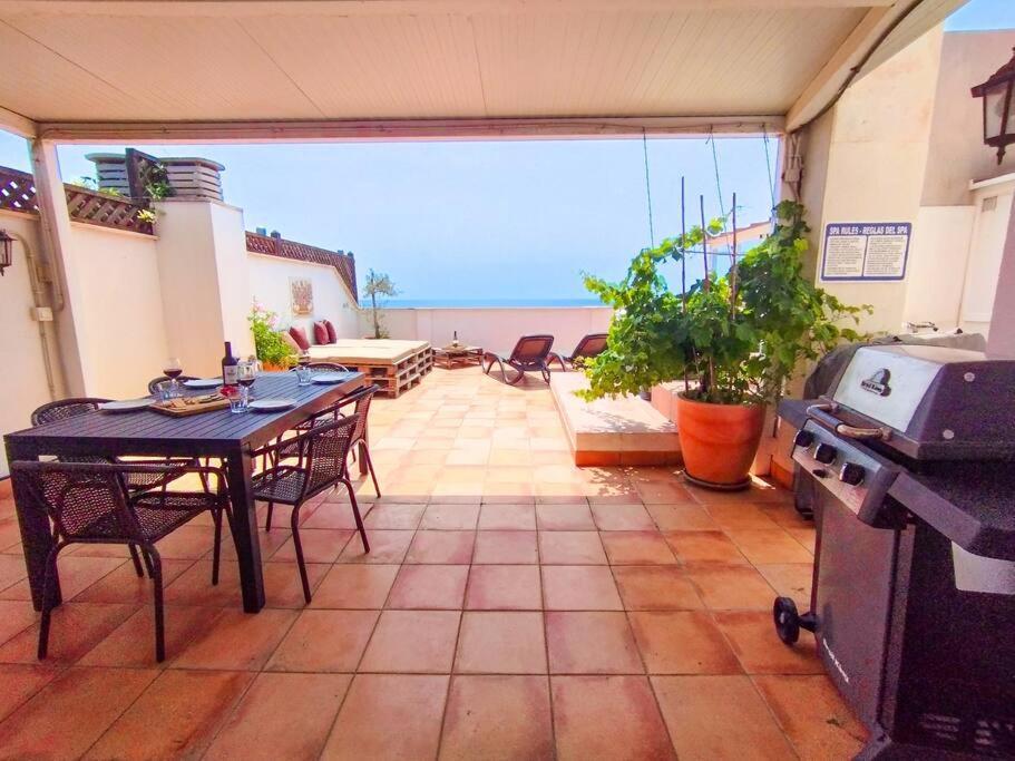 ネルハPenthouse With Jacuzzi And Spectacular Sea Viewsアパートメント エクステリア 写真